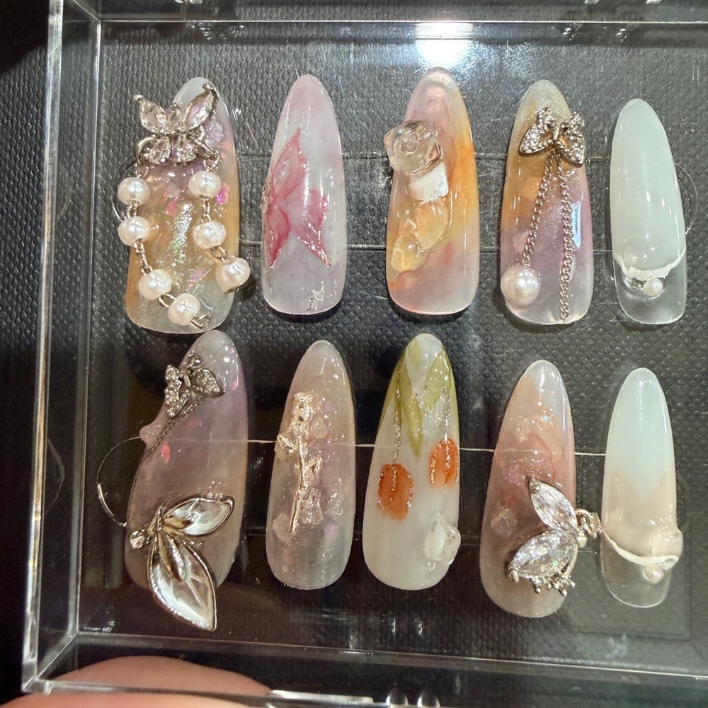 Handmade press-on nails with butterfly accents (10pcs set ）